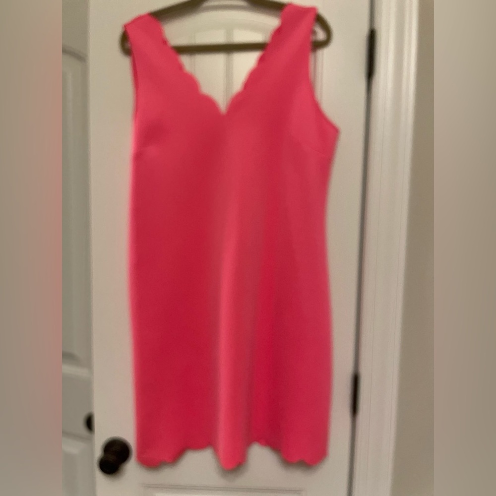 Lilly Pulitzer pink scalloped sleeveless dress. Size large. EUC